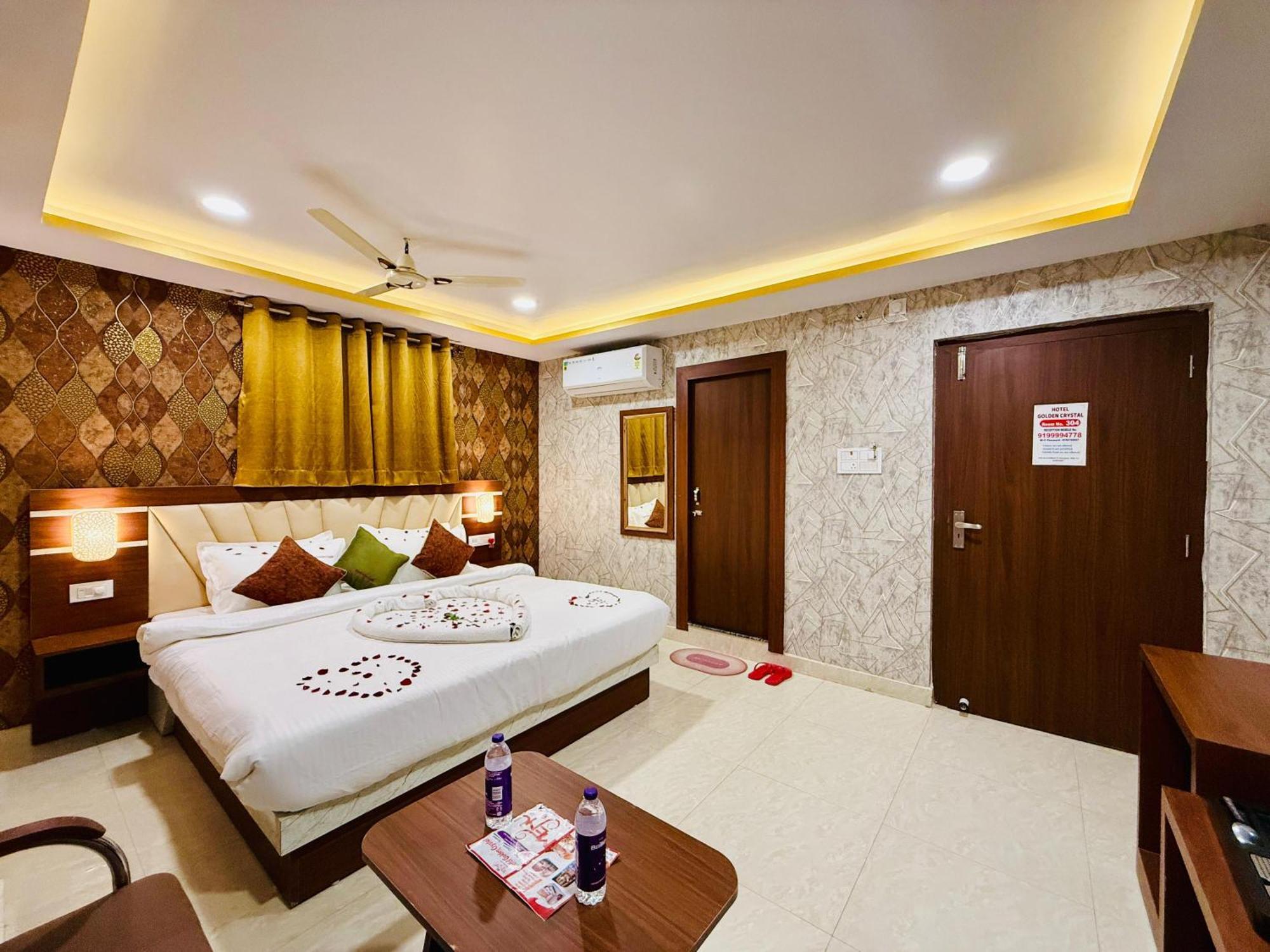 Hotel Golden Crystal Патна Екстер'єр фото