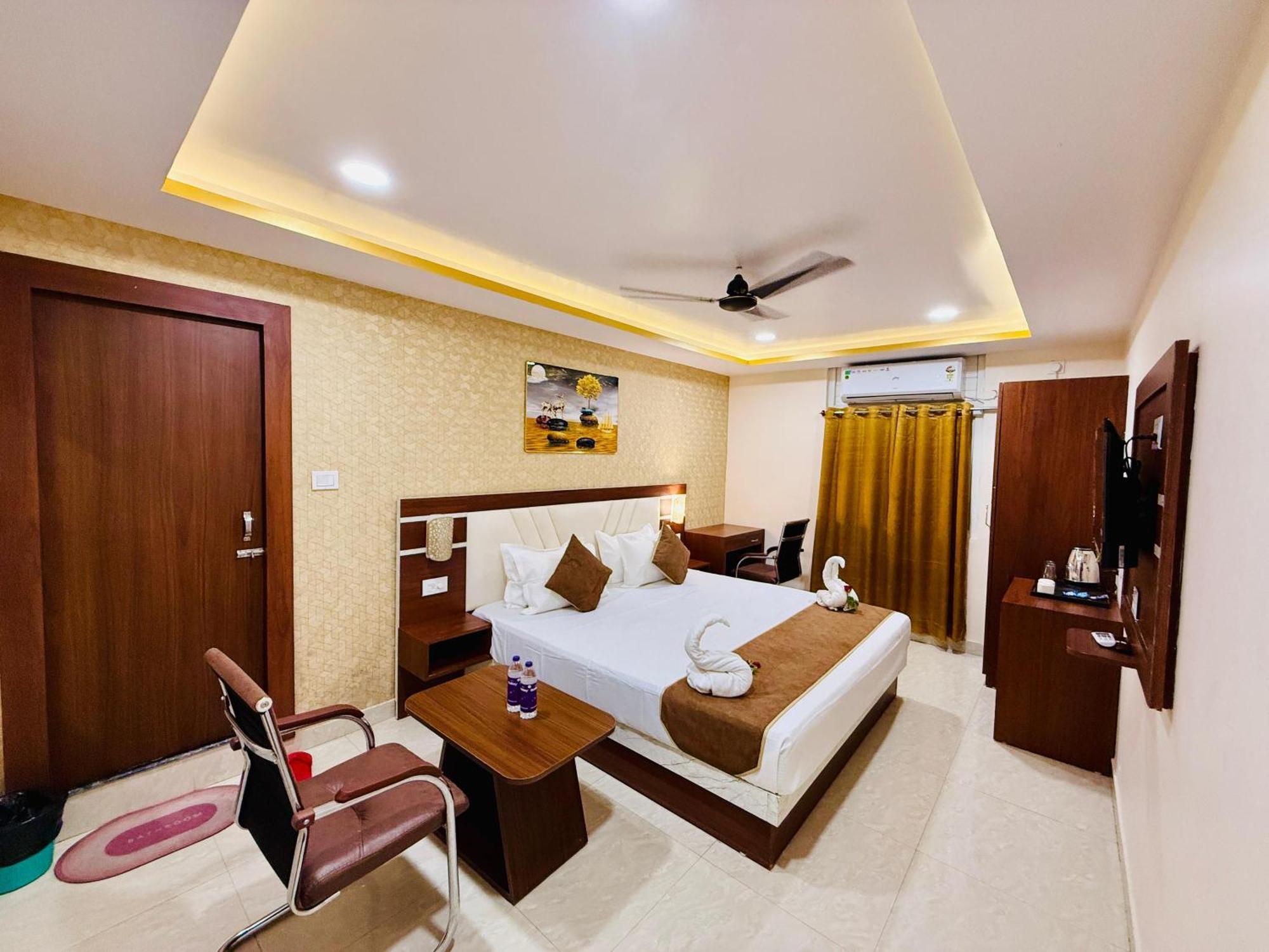 Hotel Golden Crystal Патна Екстер'єр фото